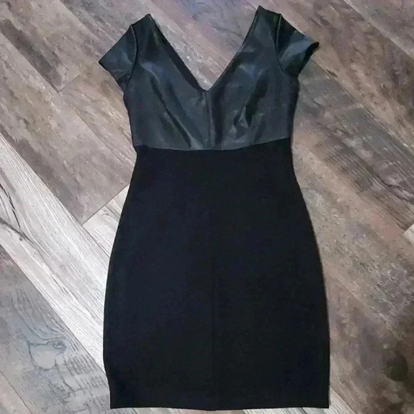 Bailey 44 began leather v neck dress - Picture 2 of 6